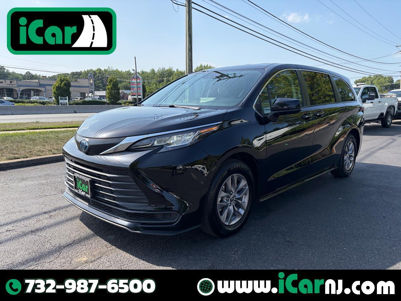 2022 Toyota Sienna LE FWD 8-Passenger