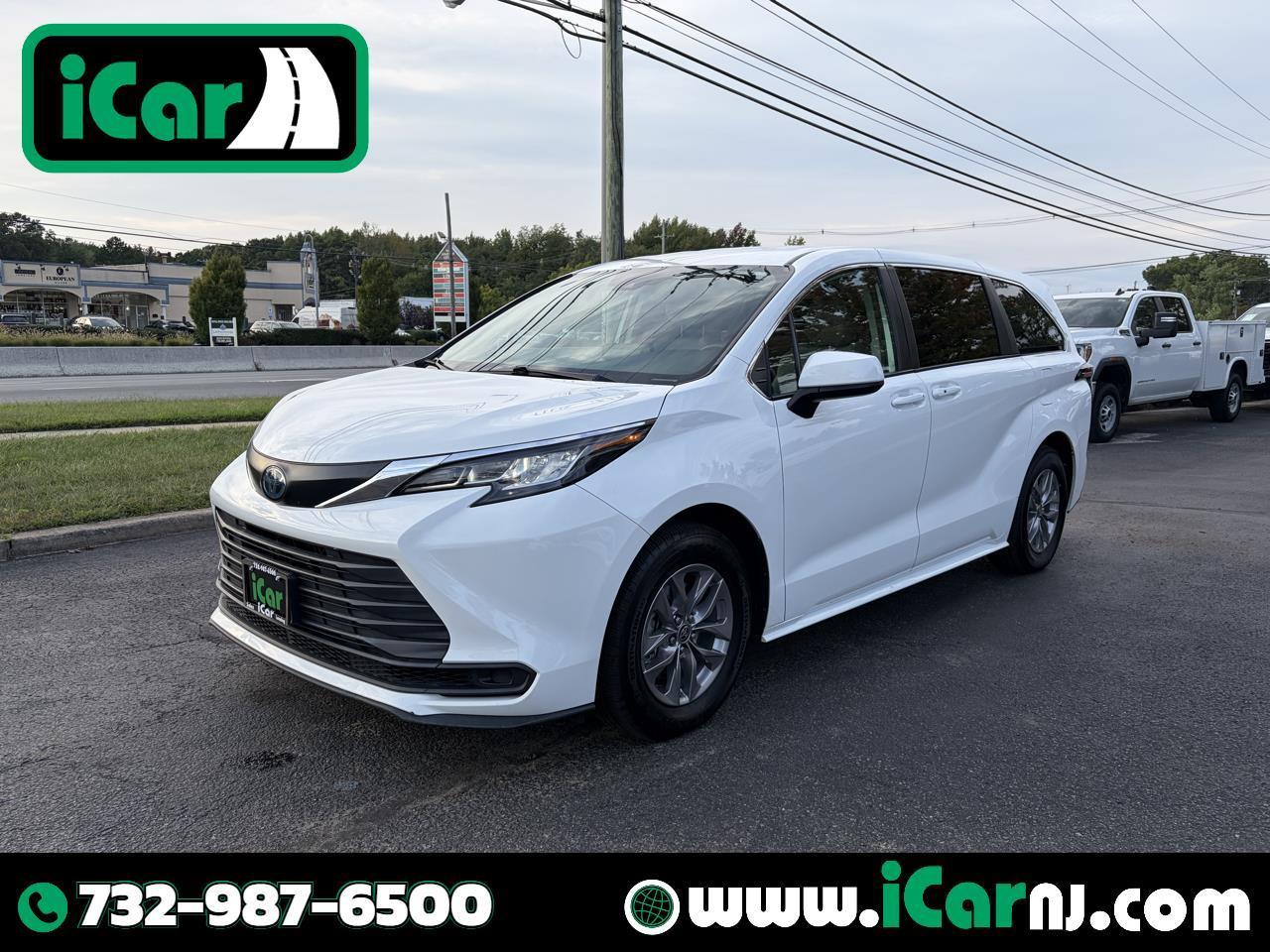 2022 Toyota Sienna LE FWD 8-Passenger