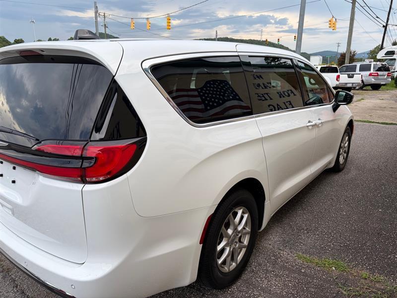 2025 Chrysler Pacifica Select - Photo 6