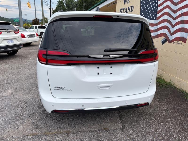 2025 Chrysler Pacifica Select - Photo 7