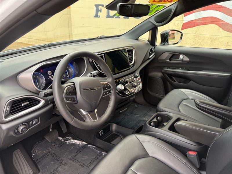 2025 Chrysler Pacifica Select - Photo 9