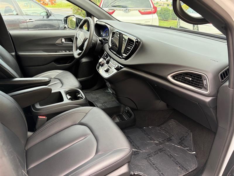 2025 Chrysler Pacifica Select - Photo 10