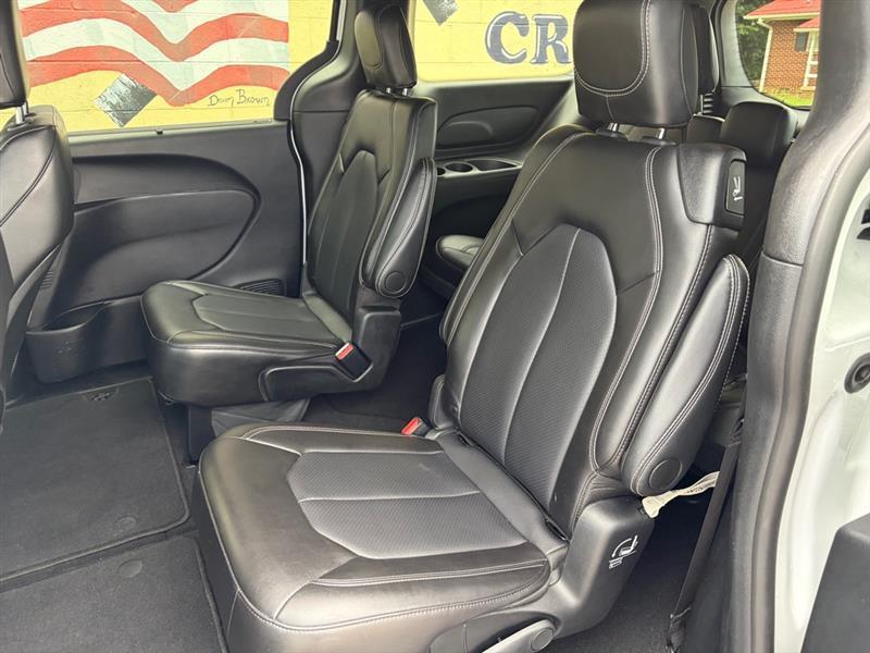 2025 Chrysler Pacifica Select - Photo 11