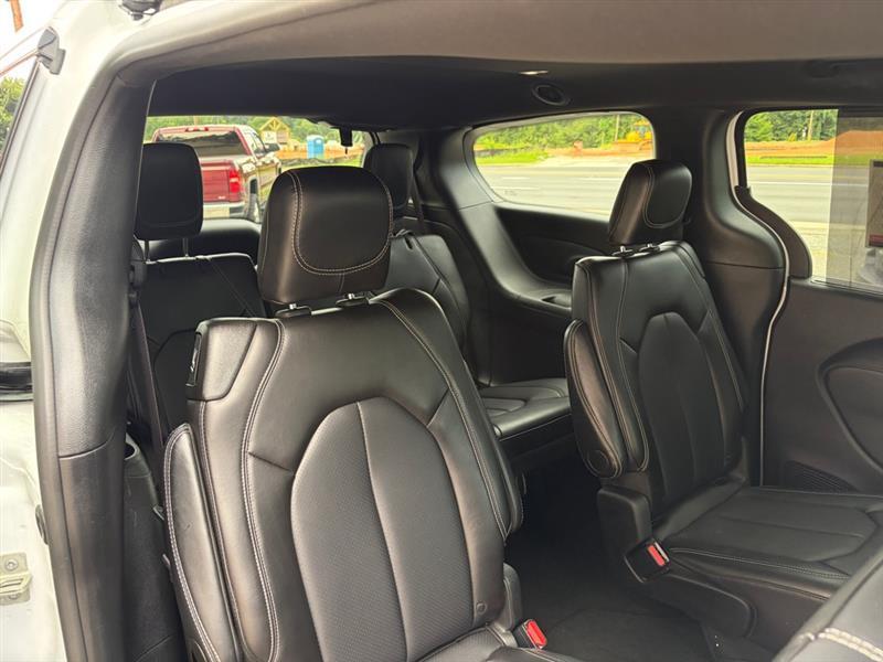 2025 Chrysler Pacifica Select - Photo 12