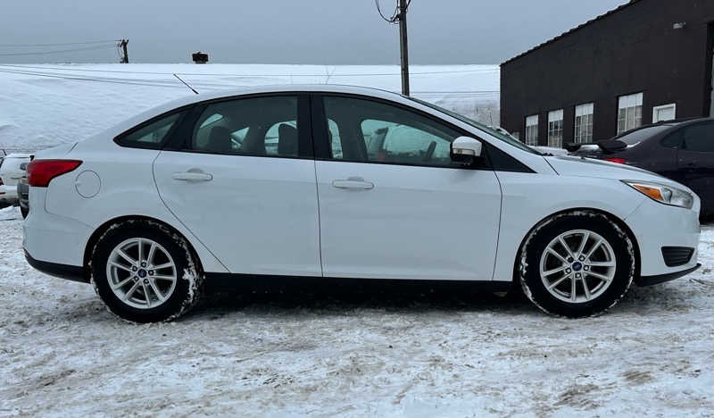 Ford Focus SE Sedan 2017