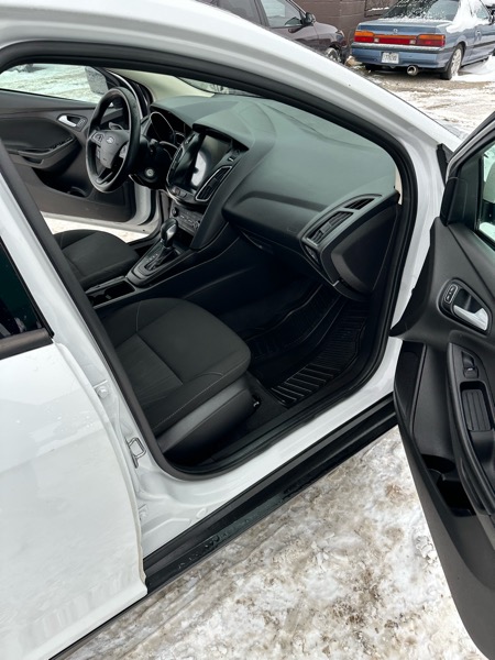 Ford Focus SE Sedan 2017