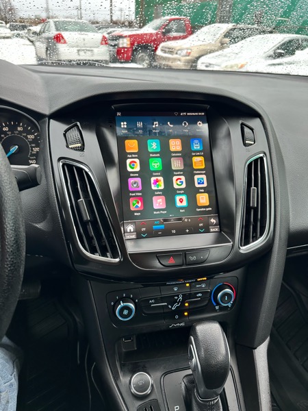 Ford Focus SE Sedan 2017