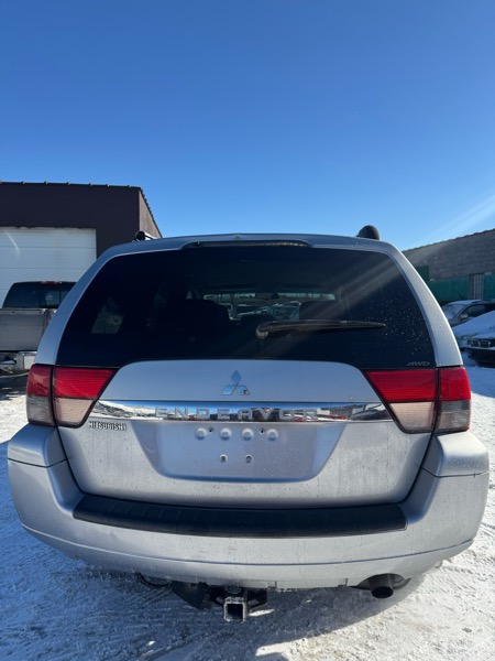 Mitsubishi Endeavor LS AWD 2011