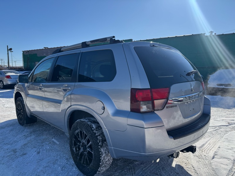 Mitsubishi Endeavor LS AWD 2011