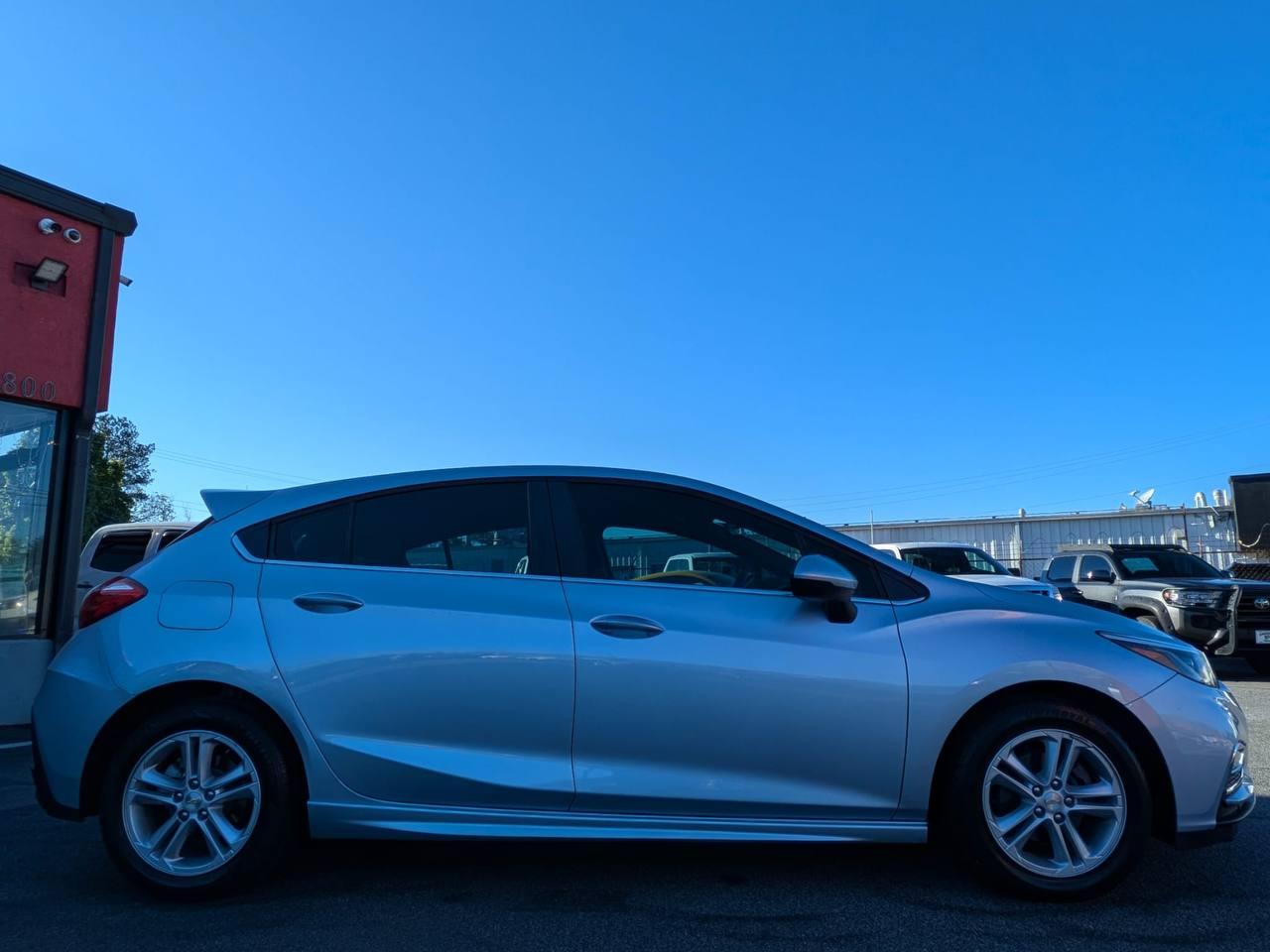 Chevrolet Cruze LT Auto Hatchback 2017