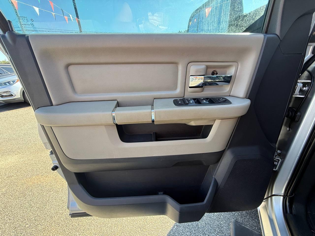 Dodge Ram 1500 SLT Crew Cab 2WD 2009
