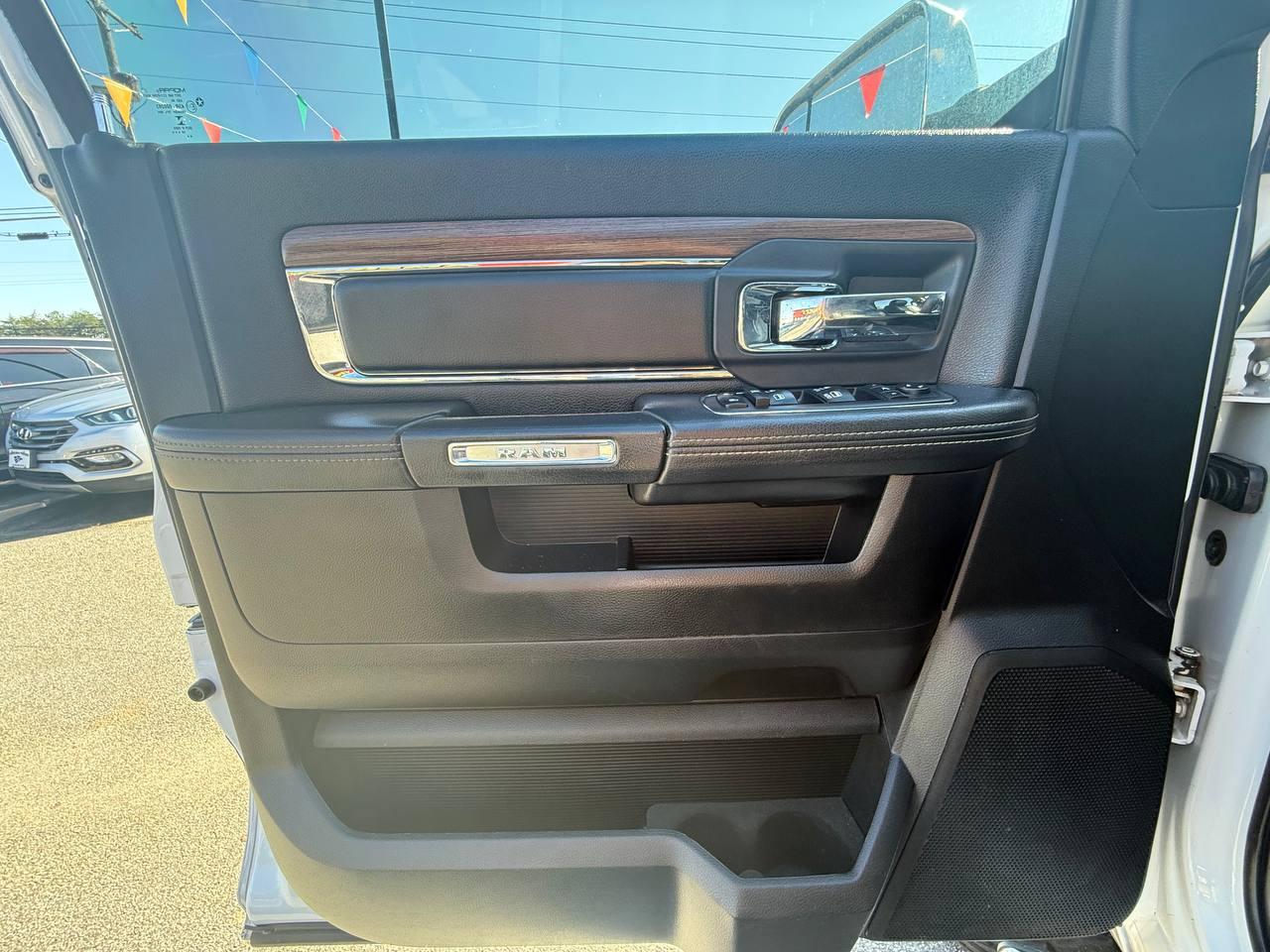RAM 2500 Laramie Crew Cab LWB 4WD 2015