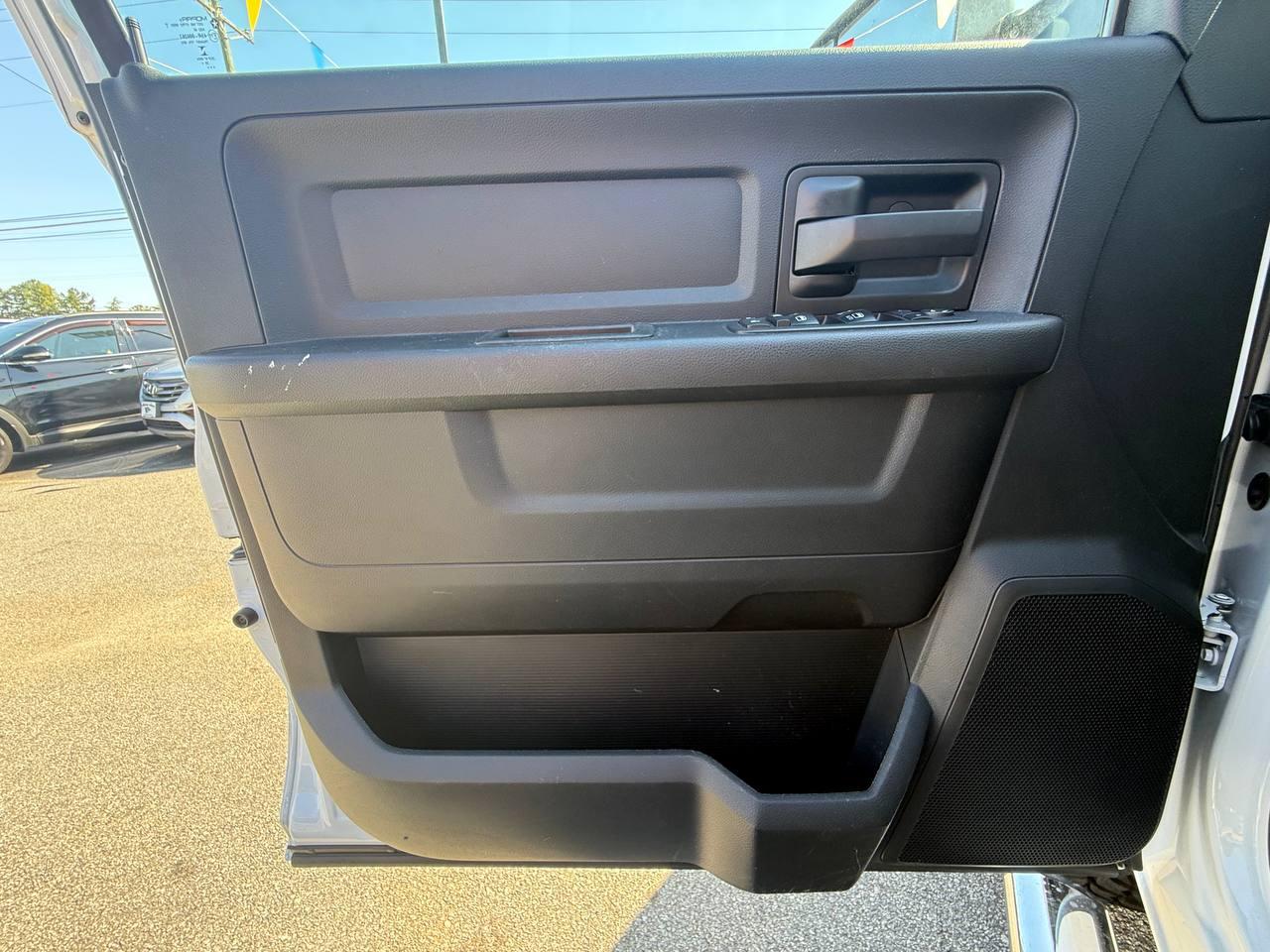 RAM 1500 Classic Tradesman Crew Cab SWB 2WD 2021