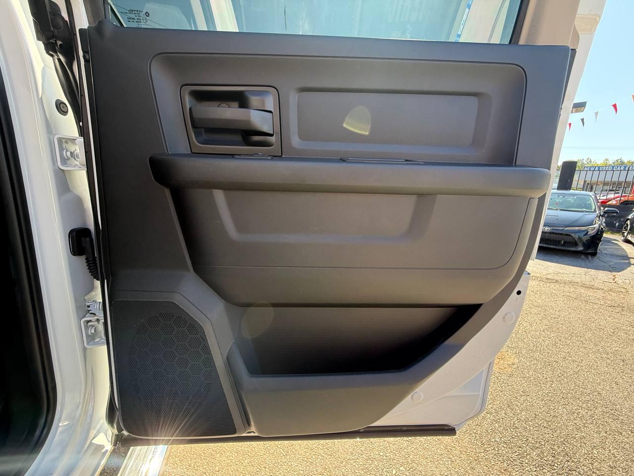 RAM 1500 Classic Tradesman Crew Cab SWB 2WD 2021