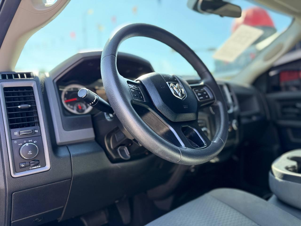 RAM 1500 Tradesman Crew Cab SWB 2WD 2018