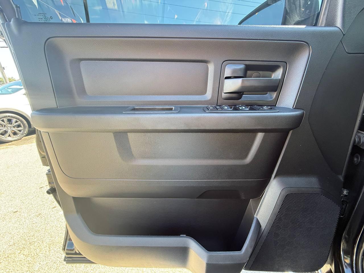 RAM 1500 Tradesman Crew Cab SWB 2WD 2018
