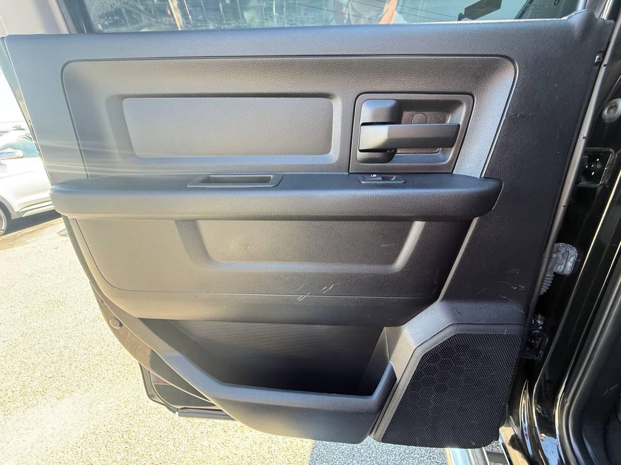 RAM 1500 Tradesman Crew Cab SWB 2WD 2018