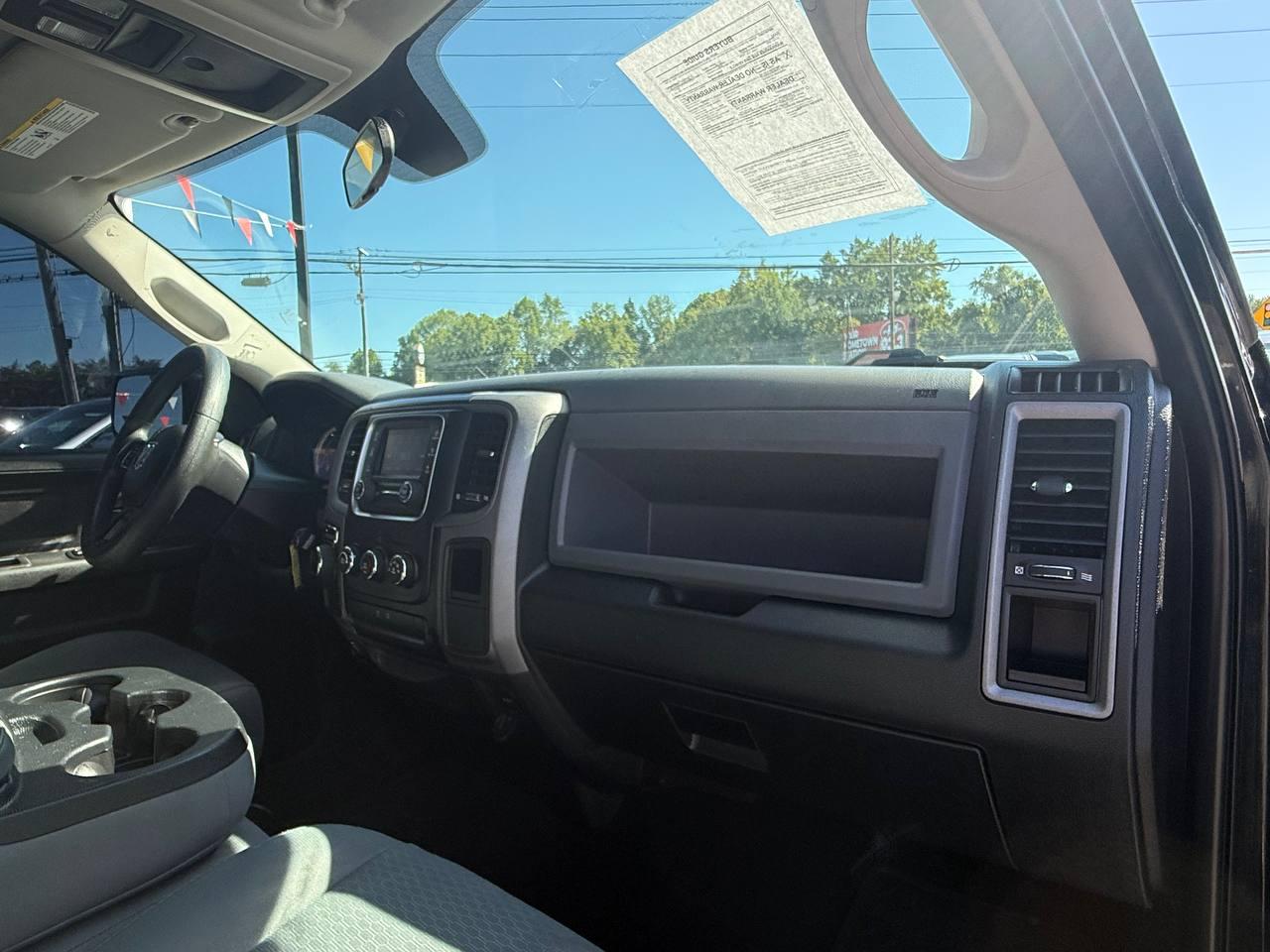 RAM 1500 Tradesman Crew Cab SWB 2WD 2018