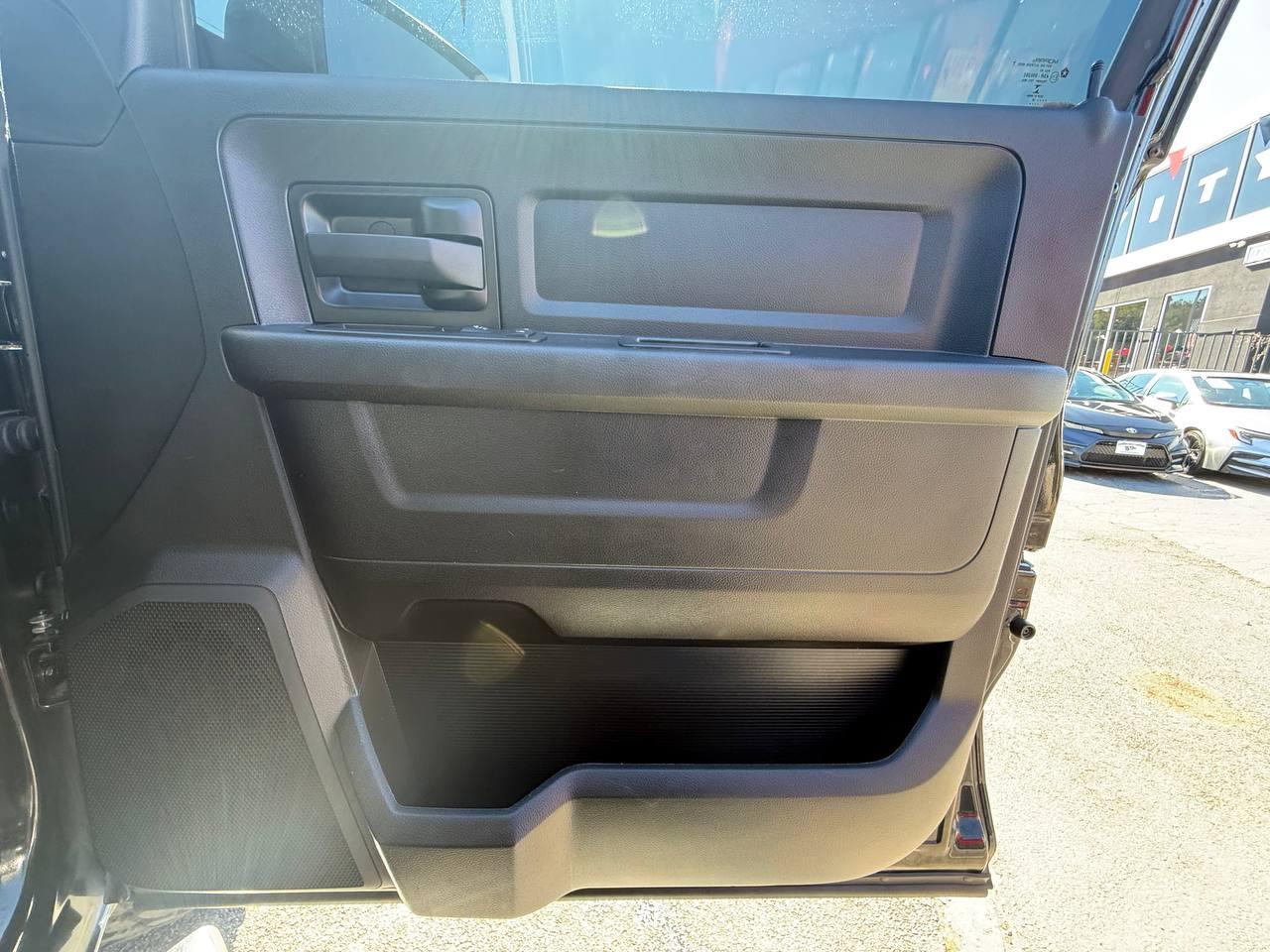 RAM 1500 Tradesman Crew Cab SWB 2WD 2018