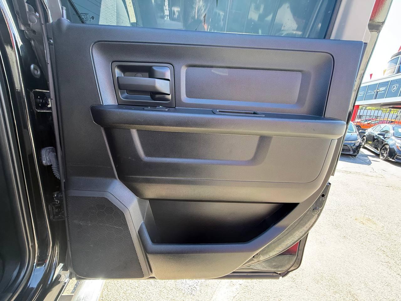 RAM 1500 Tradesman Crew Cab SWB 2WD 2018