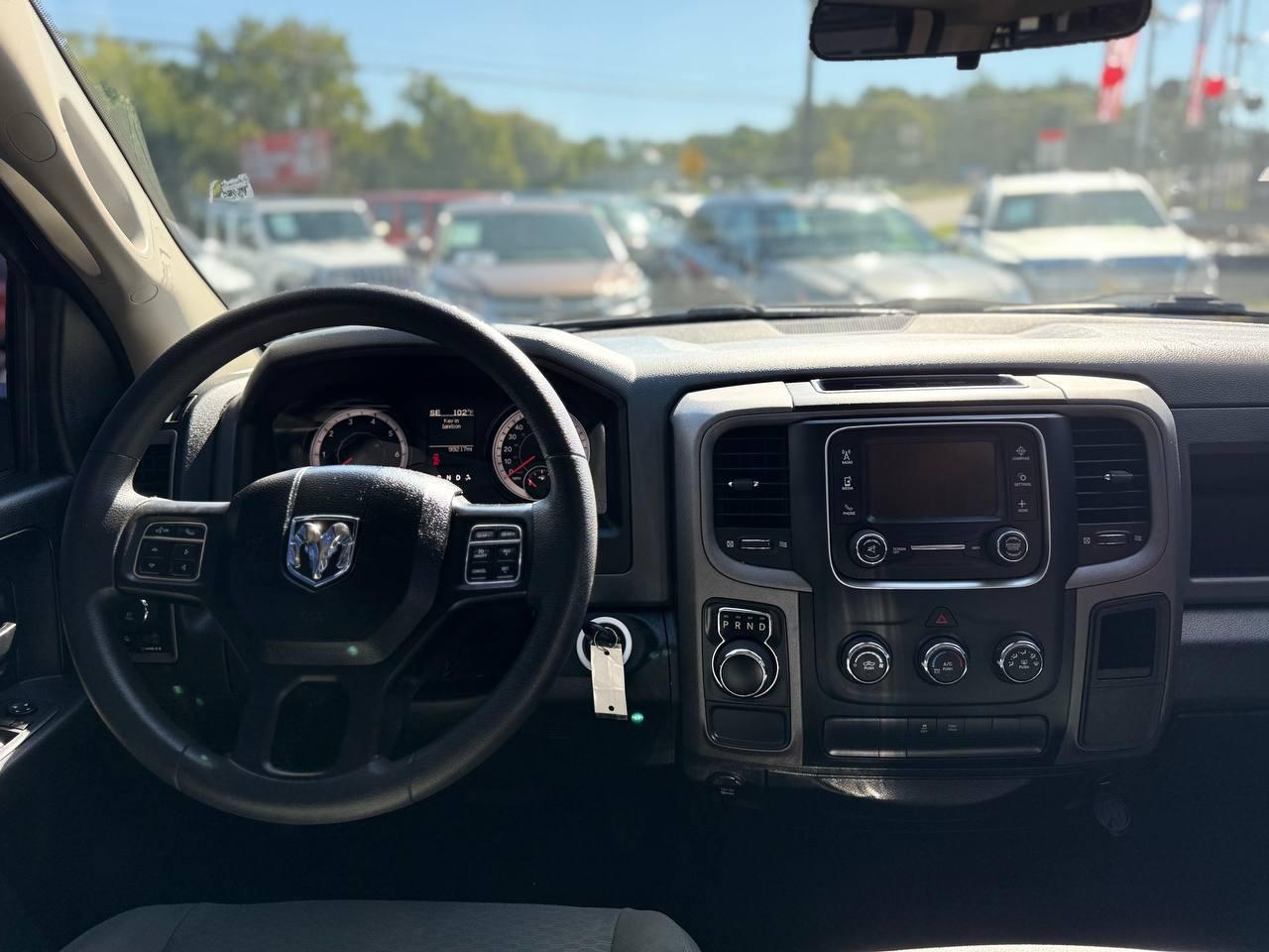 RAM 1500 Tradesman Crew Cab SWB 2WD 2018