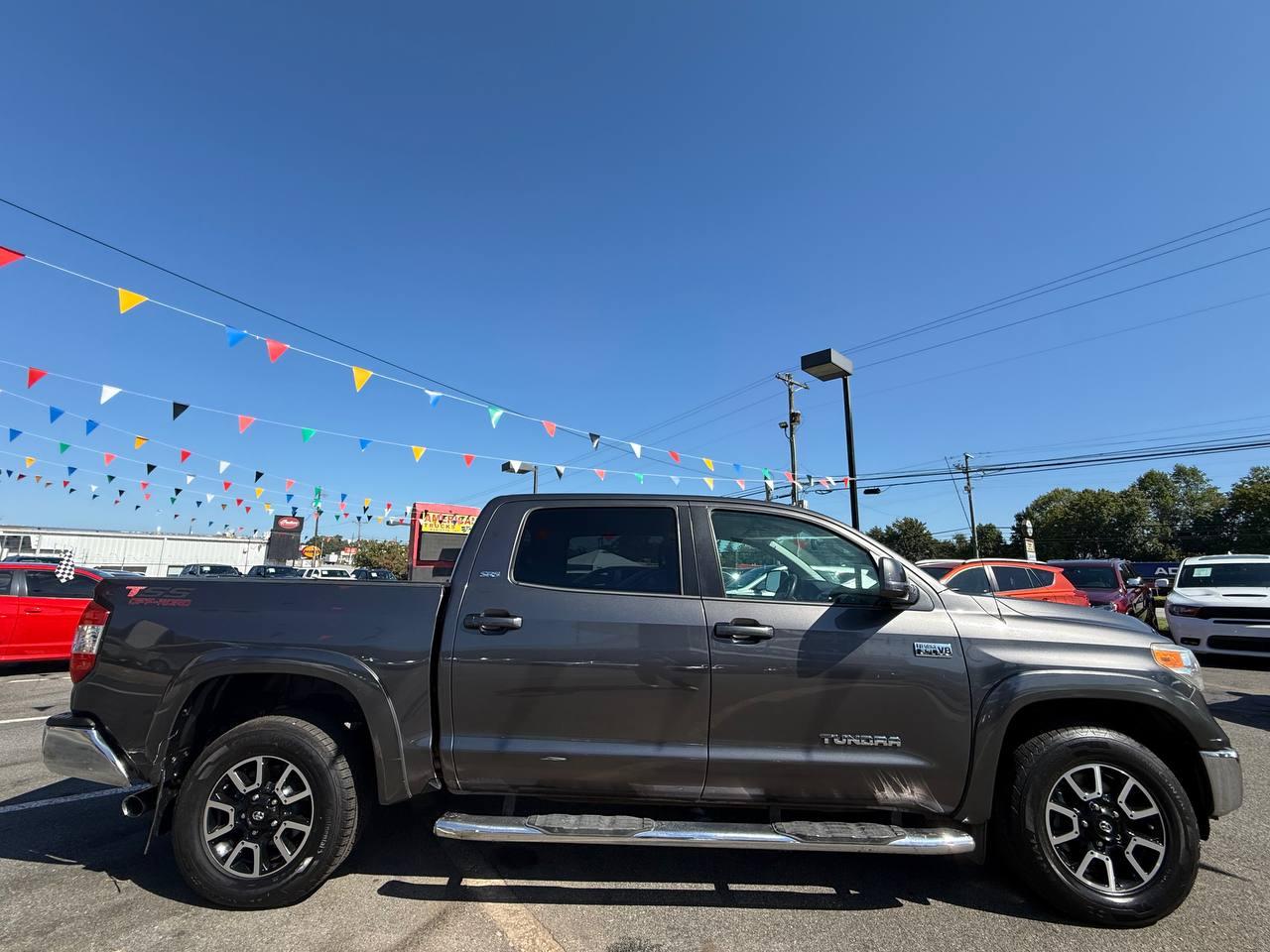 Toyota Tundra SR5 5.7L V8 FFV CrewMax 2WD 2016