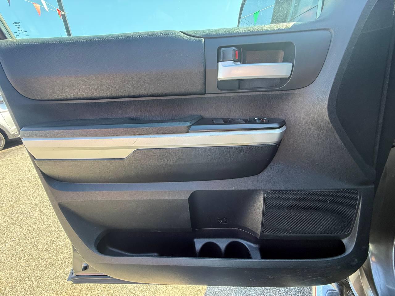 Toyota Tundra SR5 5.7L V8 FFV CrewMax 2WD 2016