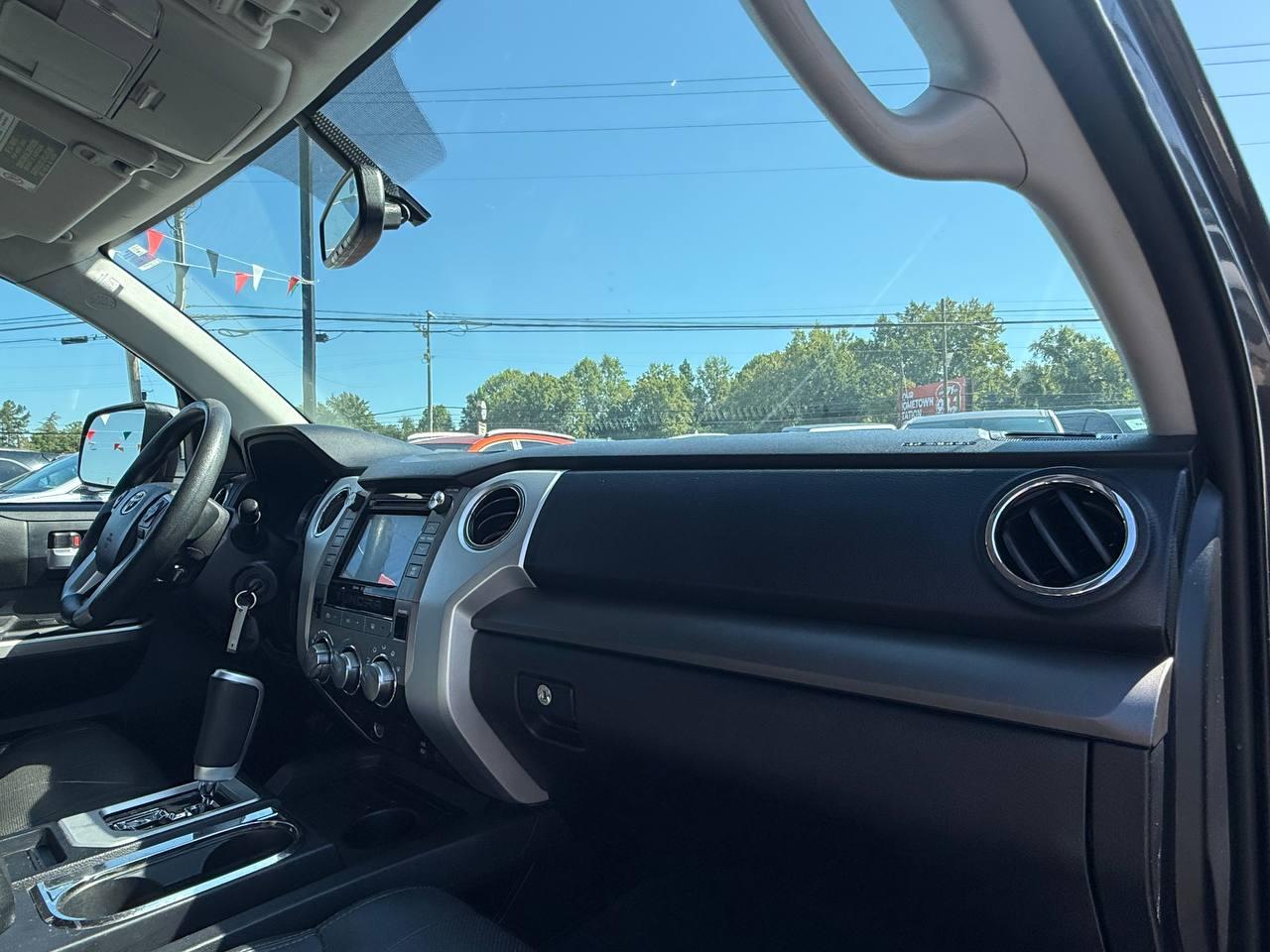 Toyota Tundra SR5 5.7L V8 FFV CrewMax 2WD 2016