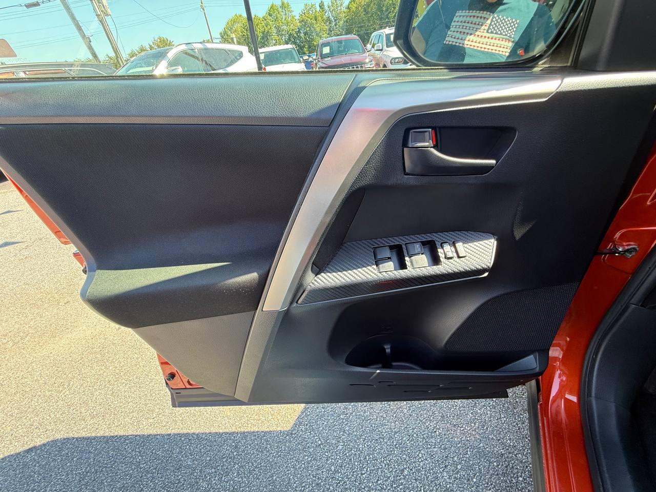 Toyota RAV4 LE FWD 2015