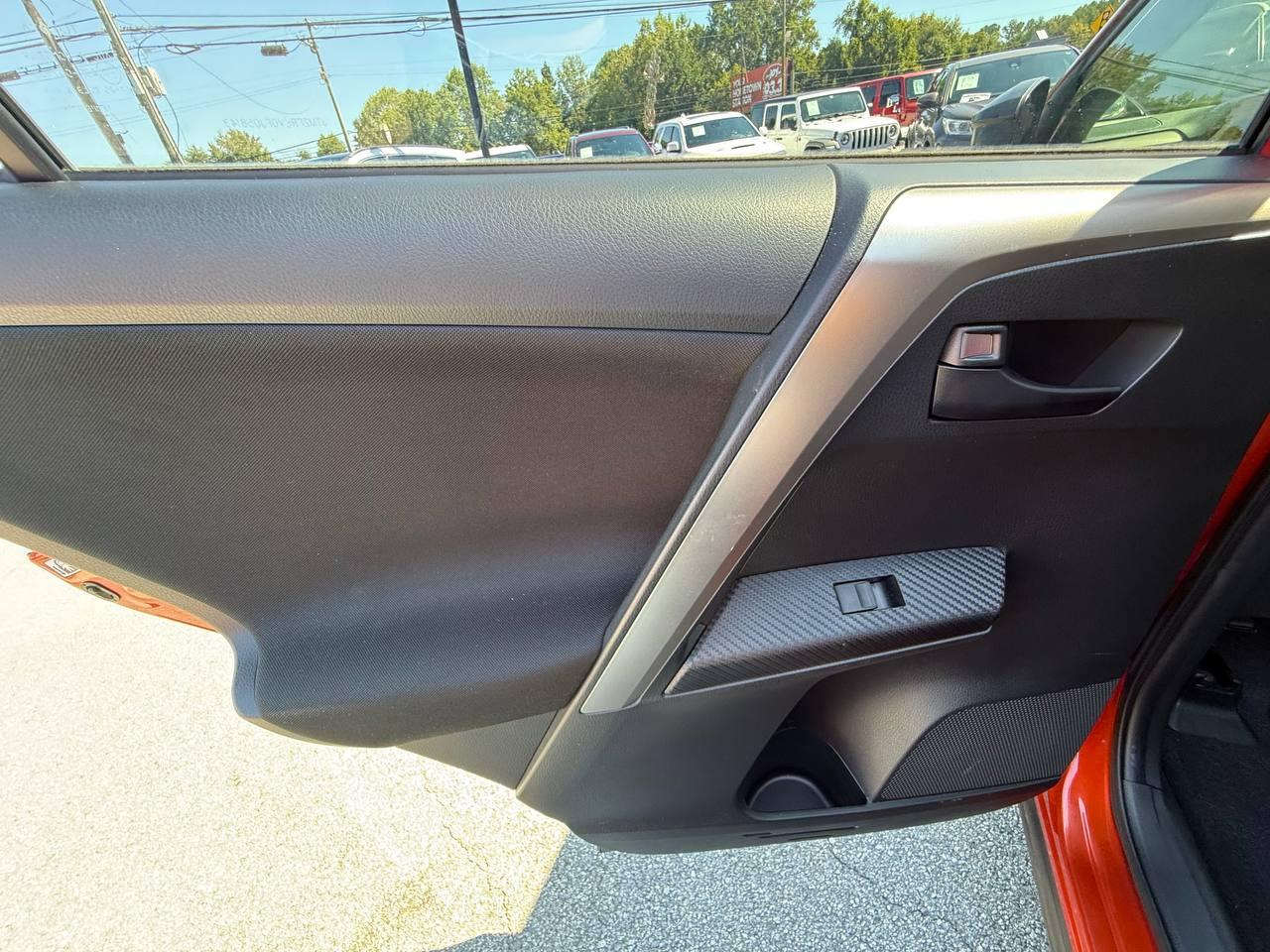 Toyota RAV4 LE FWD 2015