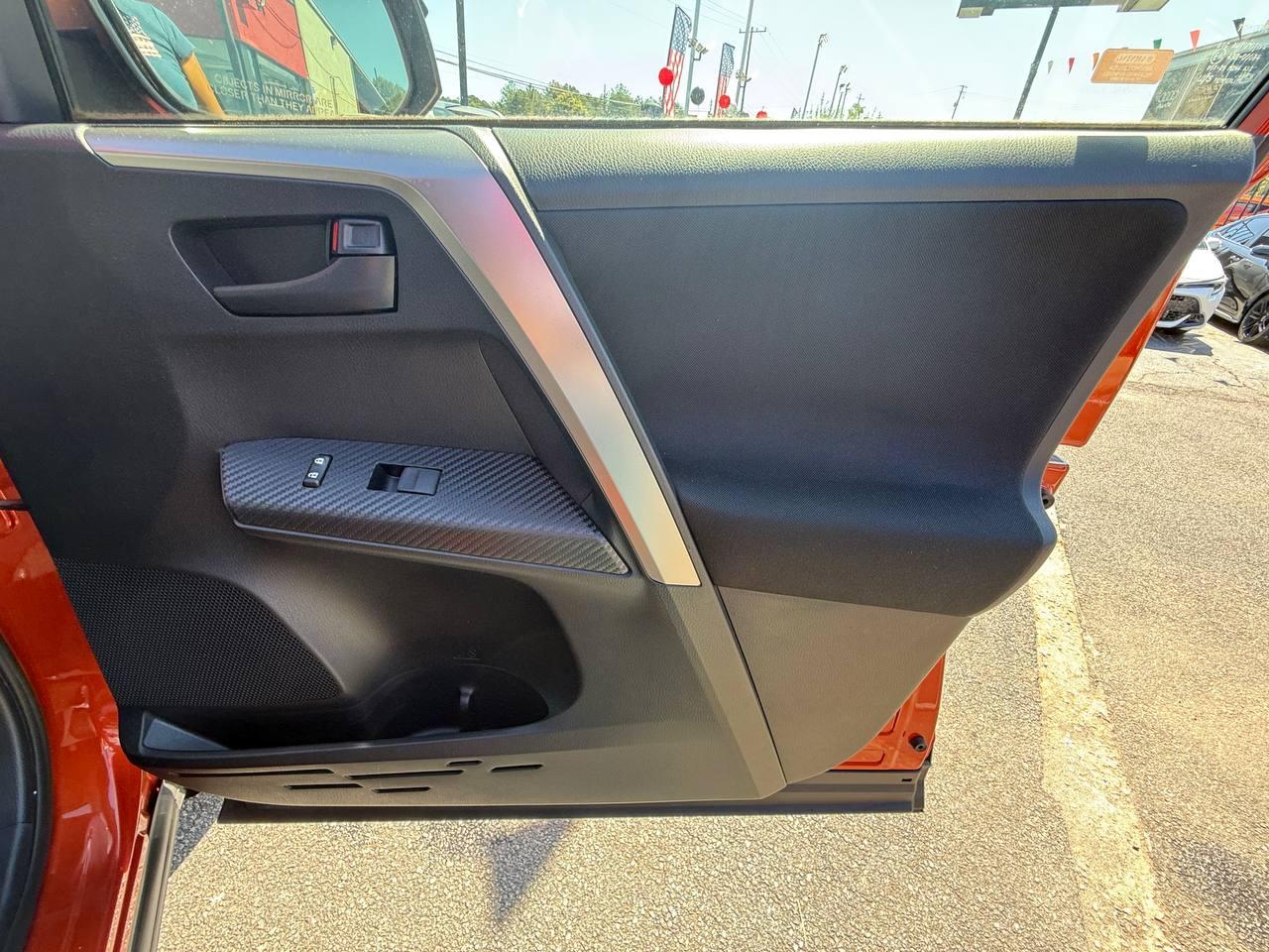 Toyota RAV4 LE FWD 2015