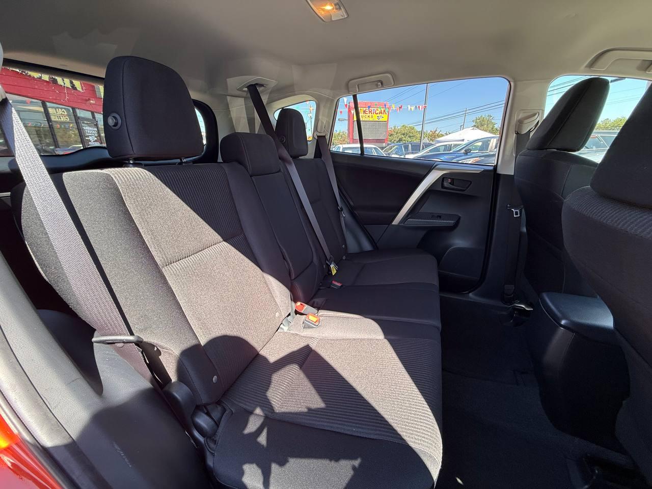 Toyota RAV4 LE FWD 2015