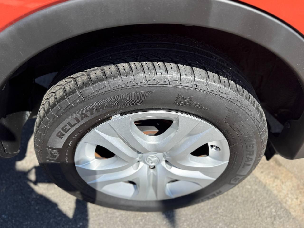 Toyota RAV4 LE FWD 2015