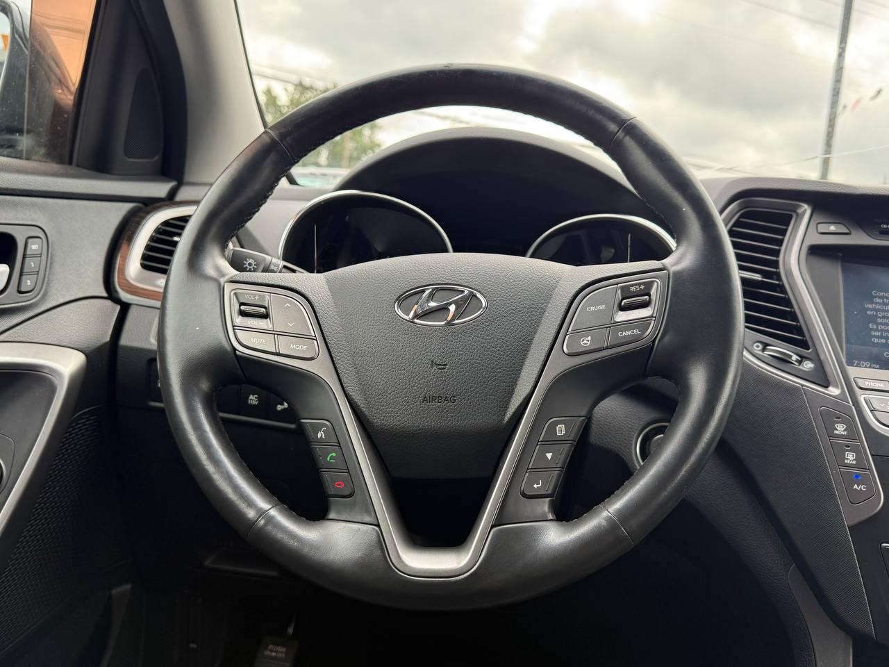 Hyundai Santa Fe Limited FWD 2014