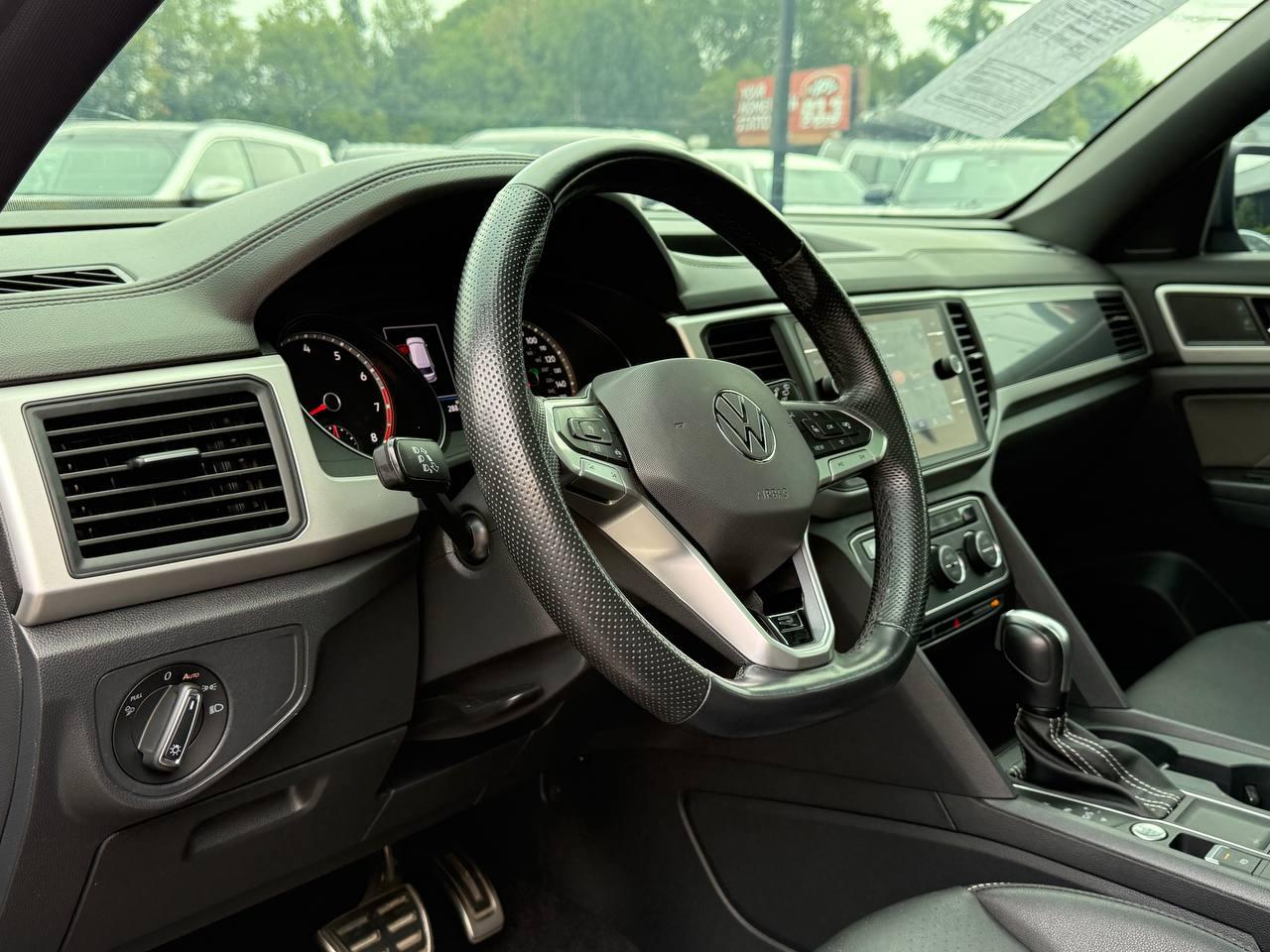 Volkswagen Atlas Cross Sport V6 SE w/Technology R-Line 2021