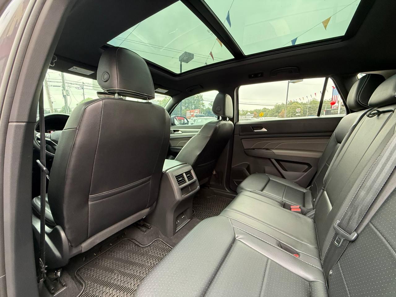 Volkswagen Atlas Cross Sport V6 SE w/Technology R-Line 2021