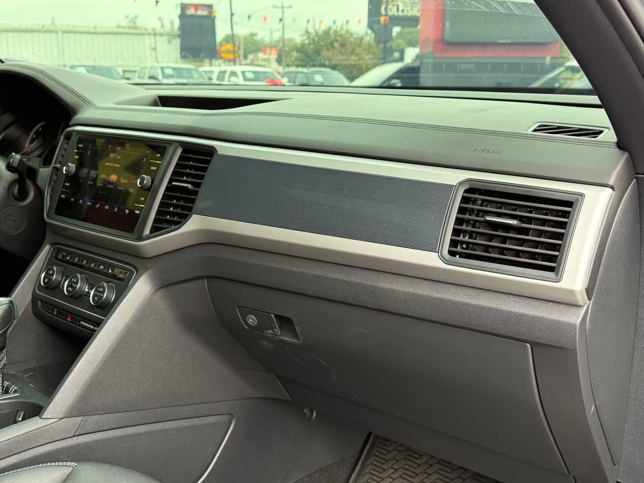 Volkswagen Atlas Cross Sport V6 SE w/Technology R-Line 2021