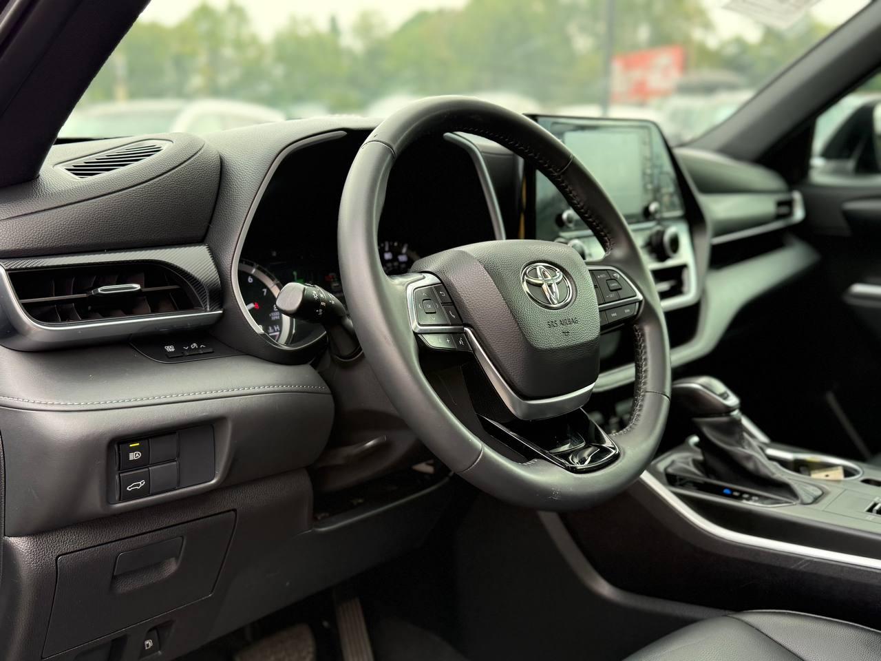 Toyota Highlander XSE FWD V6 2021