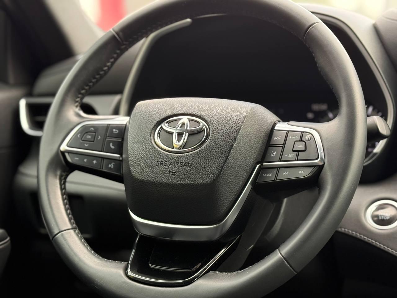 Toyota Highlander XSE FWD V6 2021