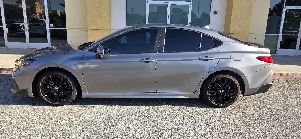 Toyota Camry Hybrid XLE 2025