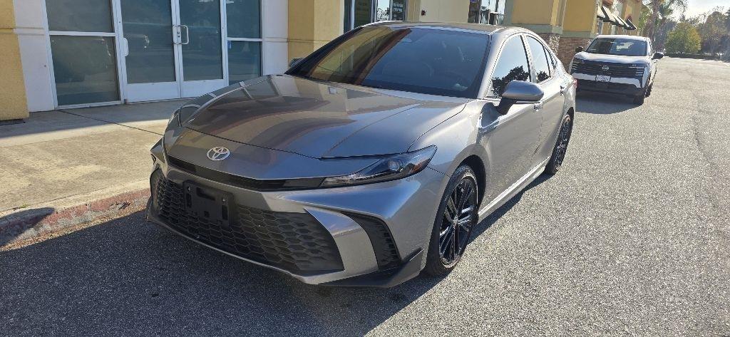 Toyota Camry Hybrid XLE 2025