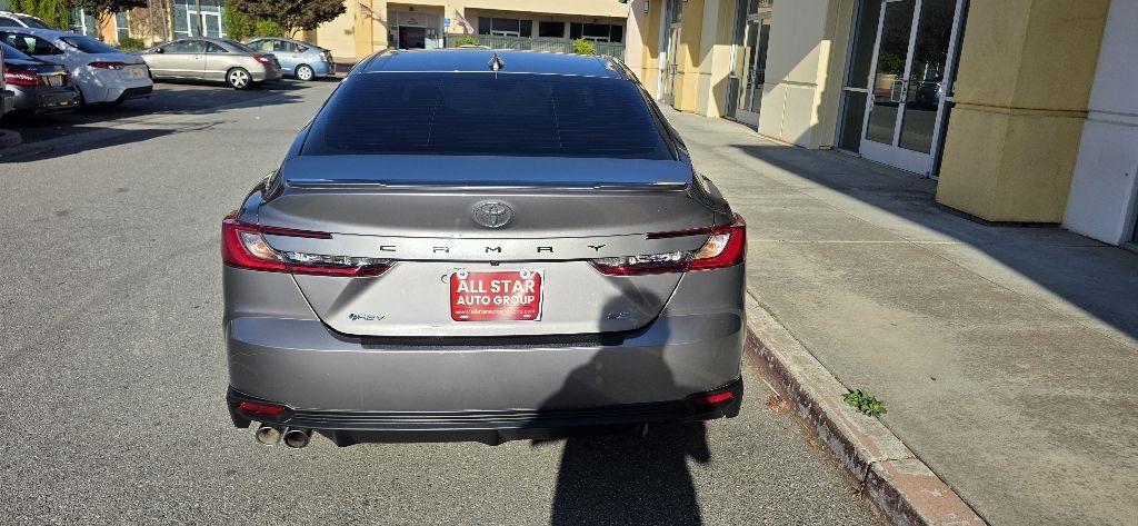 Toyota Camry Hybrid XLE 2025