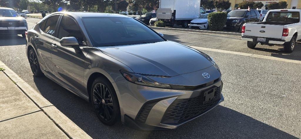Toyota Camry Hybrid XLE 2025