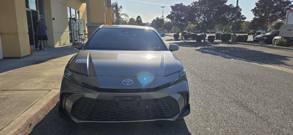Toyota Camry Hybrid XLE 2025