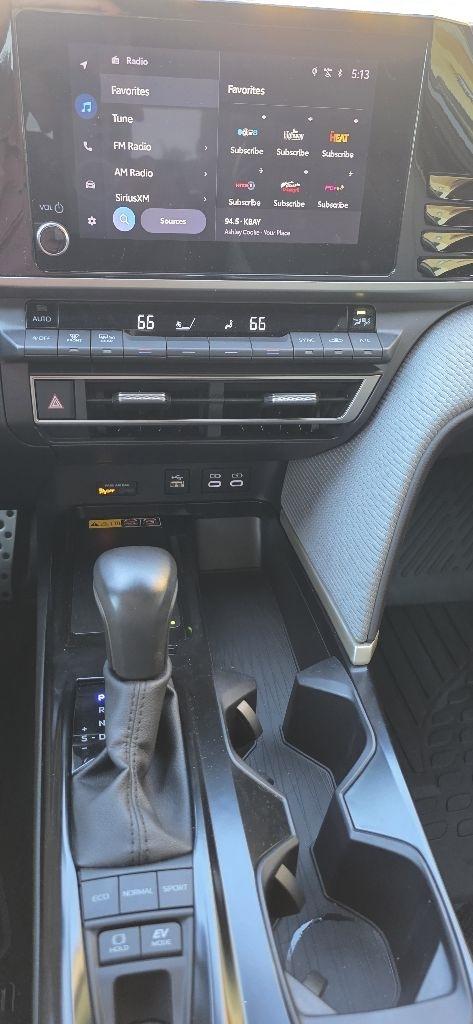 Toyota Camry Hybrid XLE 2025