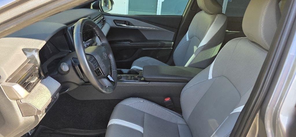 Toyota Camry Hybrid XLE 2025