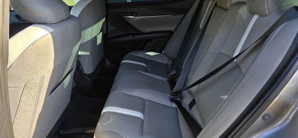 Toyota Camry Hybrid XLE 2025