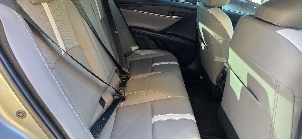Toyota Camry Hybrid XLE 2025