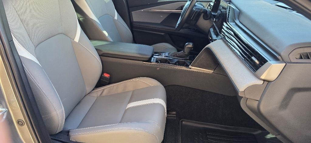 Toyota Camry Hybrid XLE 2025