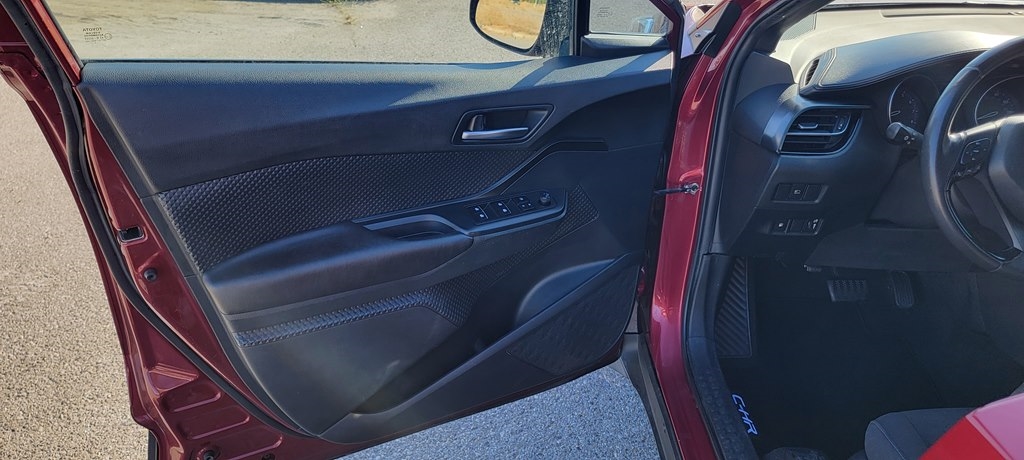 Toyota C-HR XLE 2018 Toyota C-HR XLE 2018